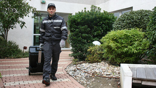 Technicien Chubb qui part en intervention